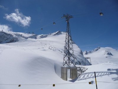 Gletscherstütze, warum wird nicht versucht das Loch zuzuschneien?