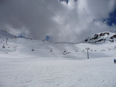 Blick Richtung Alp Trida Sattel, linke Piste bereits etwas schmäler geworden, was es im geschlossenen Teil nur um so schöner machte