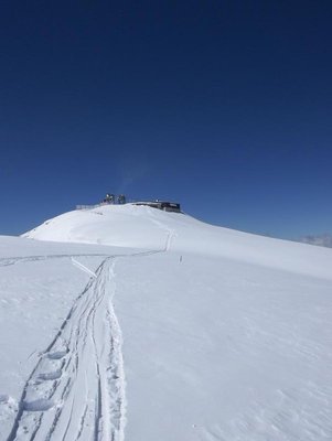 los geht's in hochwinterlicher Landschaft