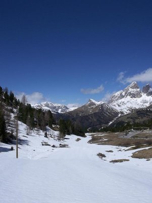 weiter "um die Ecke" zum Hotel Pordoi
