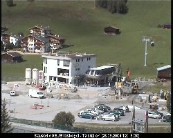 Die ersten Gondeln hägen