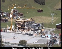 Beginnende Verschalung der Leitnerstation, und auch das Gebäude ist mitlerweile noch gewachsen