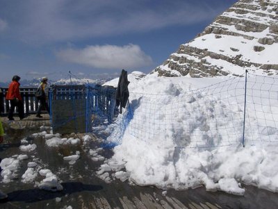 auf der Terasse gibts noch zu viel Schnee...