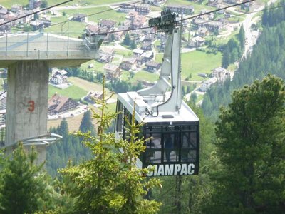 Neue Gondel und alte Betonstütze.