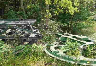 abgebaut am Rande liegend .... Alter Lift