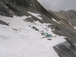Zurück am Rettenbachferner: am Nachmittag liegt die Stütze.