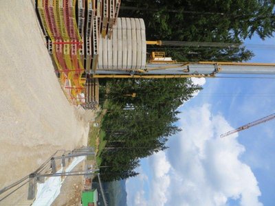 neues Betriebsgebäude / Garage für Pistengeräte unter der Talabfahrt