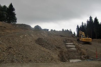 Aufschüttung Bergstation (im Hintergrund ist das Bobhaus)