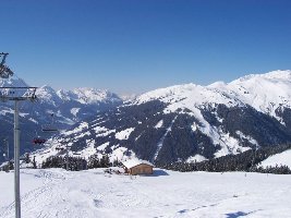 Rechts die Schwarze Abfahrt. Und links neben der Schwarzen Abfahrt der 6er Krummbach