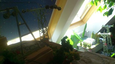 Steil gehts runter zur Herzsattelalmhöhe und dem Wirtshaus. Unter dem Baum im Käfer vergnügt sich ein Liebespärchen sehr laut.