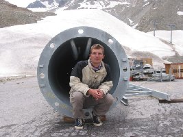 Alpinforumler at work. Die Stütze wiegt übrigens 2 Tonnen und ist 12 Meter lang