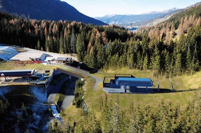 Hier ein Fotomontage der Talstation "Drei Zinnen Blick"  Quelle: http://www.tageszeitung.it/2013/06/10/unsensibler-landesrat/