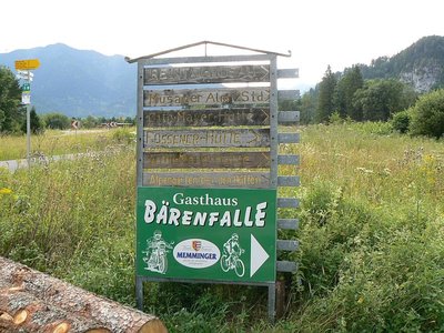 Wegweißer am Start, an der Bärenfalle