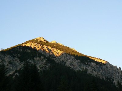 Sonnenuntergang an der Vilser Alm - Berg im Hintergrund: Vilser Kegel (1844m)