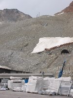 Alte und neue Trasse. Warum meint ihr, wird der Lift 7-10 Meter weiter rechts wieder aufgebaut?