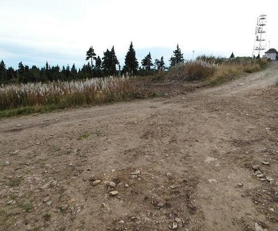 Blick vom Ausstieg der KSB "CineStar" Richtung Süd und den etwas südlicher gelegenen Ziehweg, um von Nord nach Süd zu gelangen