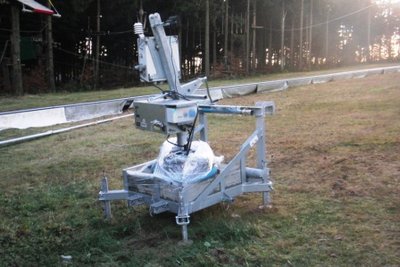 Abgebaute Bächler-Lanze Unterwagen mit Kompressor, dahinter liegt das Lanzenrohr