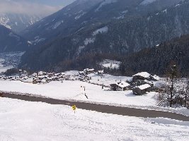 Und nochmal. Hier musste man die Skier abschnallen oder auch nicht.