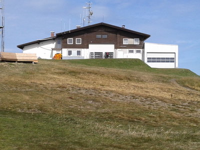 Bergstation der ehemaligen 2. Sektion der Gipfel-DSB von de Pretis, die 1. Sektion ist noch als Pöllingerbahn in Betrieb. Der Vorgänger-ESL (de Pretis) endete weiter vorne