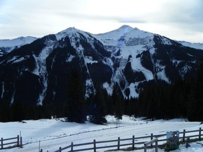 Blick auf die gesperrte 14. Bei näherer Betrachtung aus der Gondel konnte man einzelne Steine ausfindig machen. Warum sie jedoch nicht beschneit haben weiß ich nicht!