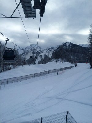 Wir kommen langsam auf die Hochebene des olympischen Dorfes
