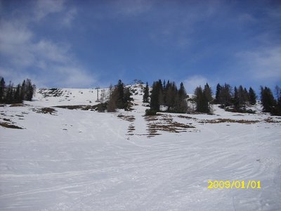 Neuer Standort. Dort müsste die Talstation gewesen sein und man sieht, wo die Trasse verlaufen ist.