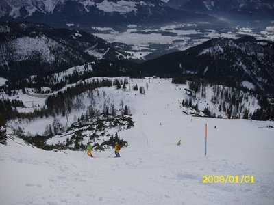 Blick von der Kante der neuen Mittersteinpiste. Hier verlief der alte Mitterstein SL. Etwa unten bei der Hütte war die Kurve.