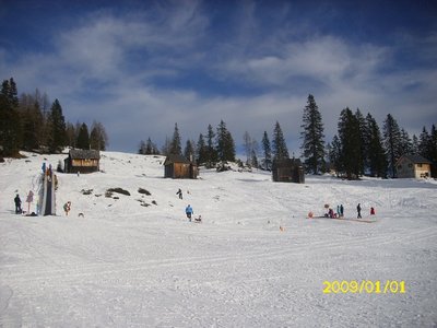 Ein Blick nach rechts. Dort war auch mal ein Übungs Sl mit Tellern. DEnn bin ich auch noch gefahren^^
